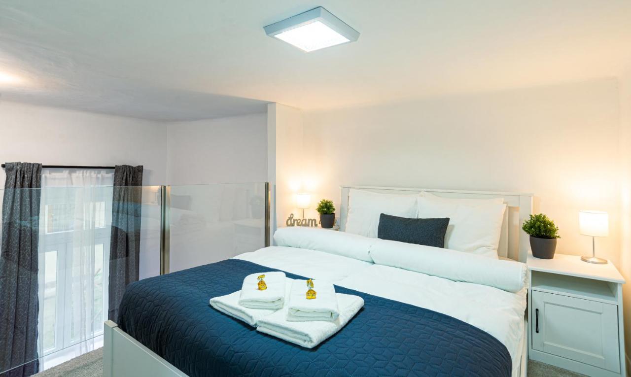 Bella Mia - Entire Apartment Near Liszt Ferenc Ter ブダペスト エクステリア 写真