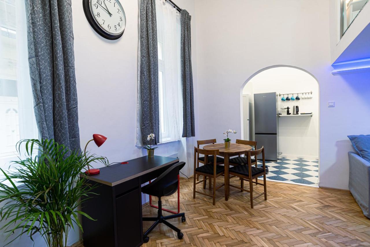 Bella Mia - Entire Apartment Near Liszt Ferenc Ter ブダペスト エクステリア 写真
